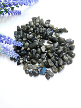 Load image into Gallery viewer, Labradorite Chips