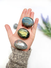 Load image into Gallery viewer, Labradorite Palm Stones