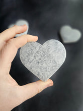 Load image into Gallery viewer, Selenite Heart Plate