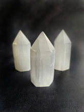 Load image into Gallery viewer, Selenite Points