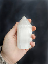 Load image into Gallery viewer, Selenite Points