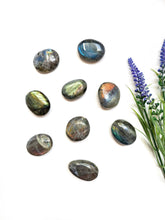 Load image into Gallery viewer, Labradorite Palm Stones