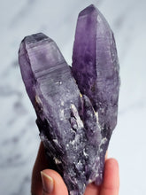 Load image into Gallery viewer, Tutu Cliffs Amethyst
