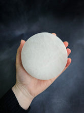 Load image into Gallery viewer, Selenite Round Plate