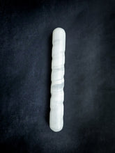 Load image into Gallery viewer, Selenite Twisty Wand