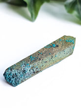 Load image into Gallery viewer, Chrysocolla on Quartz
